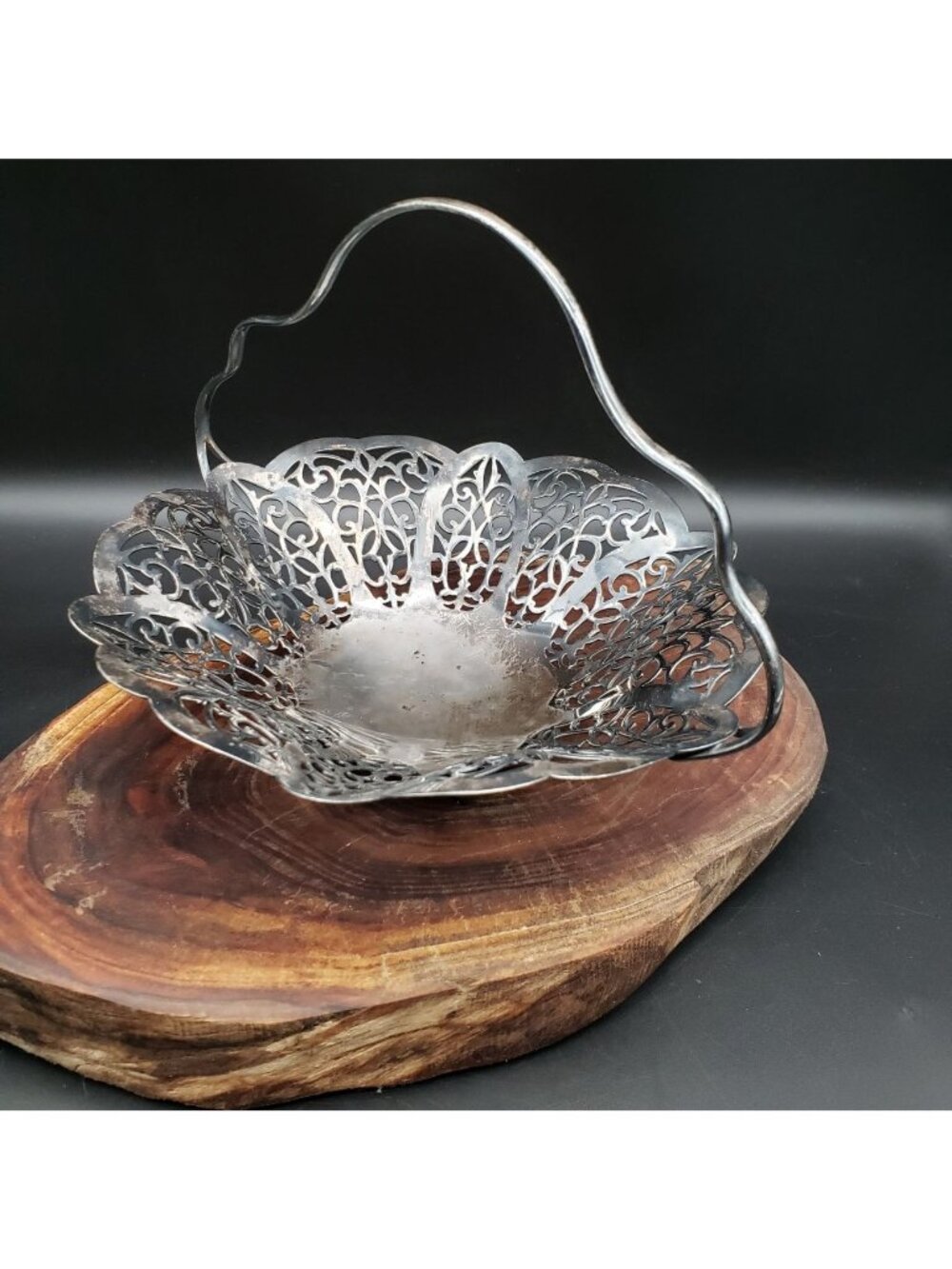 International Silver Lovelace 2299 Pierced Basket w Handle Silverplate